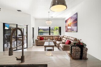 9420 NW 18th Pl in Plantation, FL - Building Photo - Building Photo