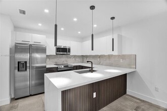 3431 SW 16th Ter in Miami, FL - Foto de edificio - Building Photo