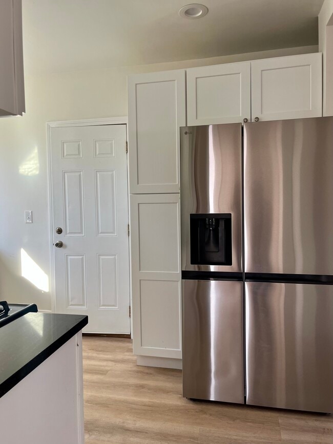 171 Bluff Ave, Unit 2 in Cranston, RI - Building Photo - Building Photo