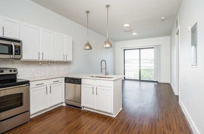 Rise Lakeview in Birmingham, AL - Foto de edificio - Interior Photo