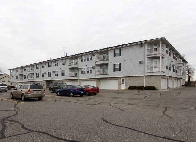 Orchard Court in Sartell, MN - Foto de edificio - Building Photo