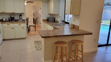 1526 Georgetowne Ln in Sarasota, FL - Building Photo - Building Photo