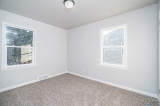 2700 S Summit Ave in Sioux Falls, SD - Building Photo - Building Photo