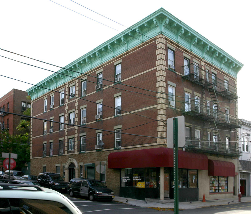 5900-5906 Madison St in West New York, NJ - Building Photo