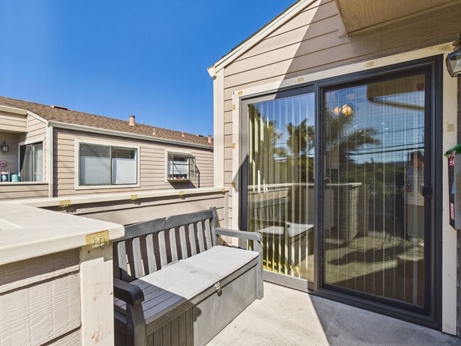 355 Casa Verde Way in Monterey, CA - Building Photo - Building Photo