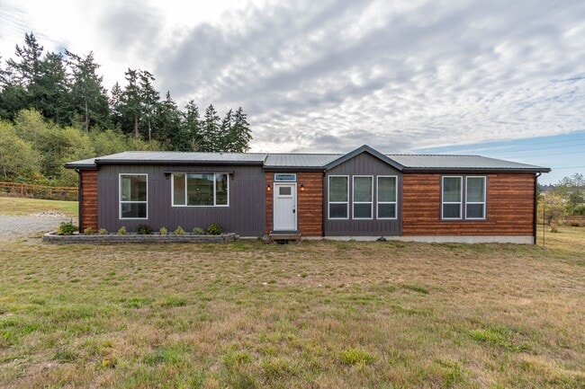 property at 3231 N Lodgepole Ln