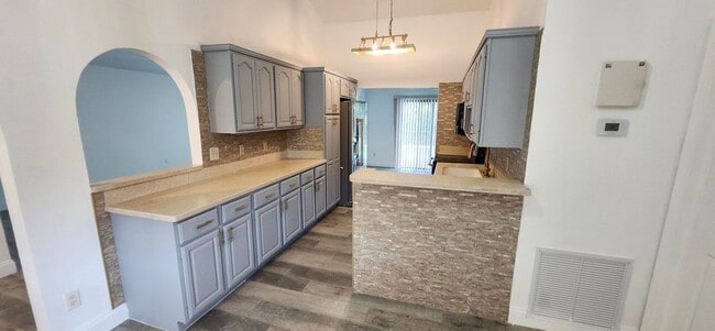 301 SW Whitmore Dr in Port St. Lucie, FL - Building Photo - Building Photo