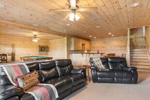 121 Pontoosuc Dr in Mineral Bluff, GA - Building Photo