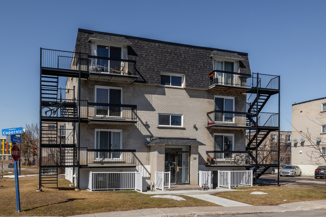 421 Copernic Av in Laval, QC - Building Photo