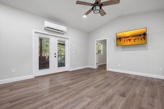 70 Fonigan Rd in Sopchoppy, FL - Building Photo - Building Photo