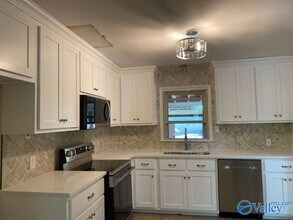 2002 Chambers Dr NE in Huntsville, AL - Building Photo - Building Photo