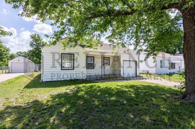 1112 S Martinson Ave