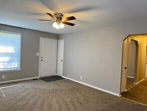 803 Ringgold Rd in Clarksville, TN - Building Photo - Building Photo