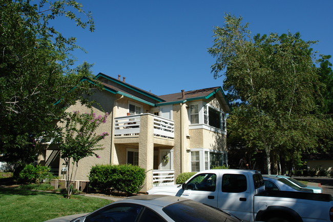 Amanda Place Apartments in Chico, CA - Foto de edificio - Building Photo