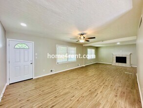 5933 Sterling Ave in Raytown, MO - Building Photo - Building Photo