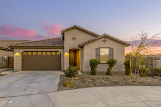 17057 W Echo Ln in Waddell, AZ - Foto de edificio - Building Photo