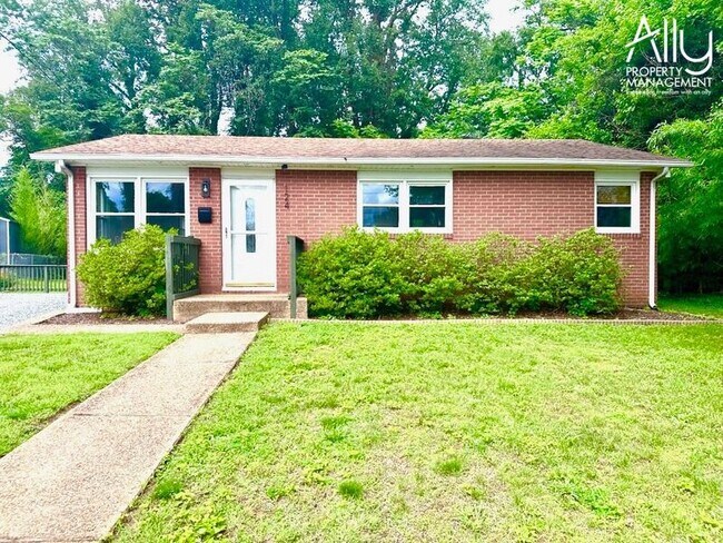 124 N Baker St in Charlottesville, VA - Foto de edificio - Building Photo