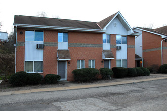 White Valley Apartments in Delmont, PA - Foto de edificio - Building Photo