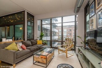 660 W Wayman St, Unit 301B in Chicago, IL - Building Photo - Building Photo