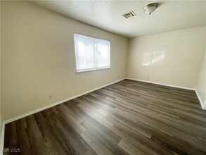 6917 Mendon Ln in Las Vegas, NV - Foto de edificio - Building Photo