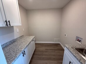 6316 Sundale Ave in Bakersfield, CA - Building Photo - Building Photo