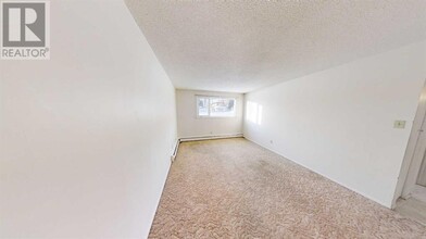 9656-9656 Hillcrest Dr in Grande Prairie, AB - Building Photo - Building Photo