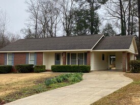 110 Botts Ave in Troy, AL - Building Photo