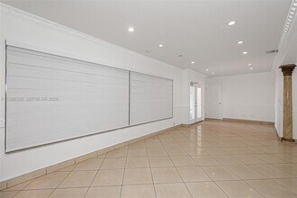 2545 NE 207th St in Miami, FL - Building Photo - Building Photo