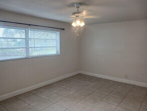 5900 NW 17th Pl in Sunrise, FL - Building Photo - Building Photo