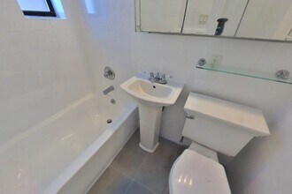 219 E 23rd St, Unit 5 in New York, NY - Foto de edificio - Building Photo