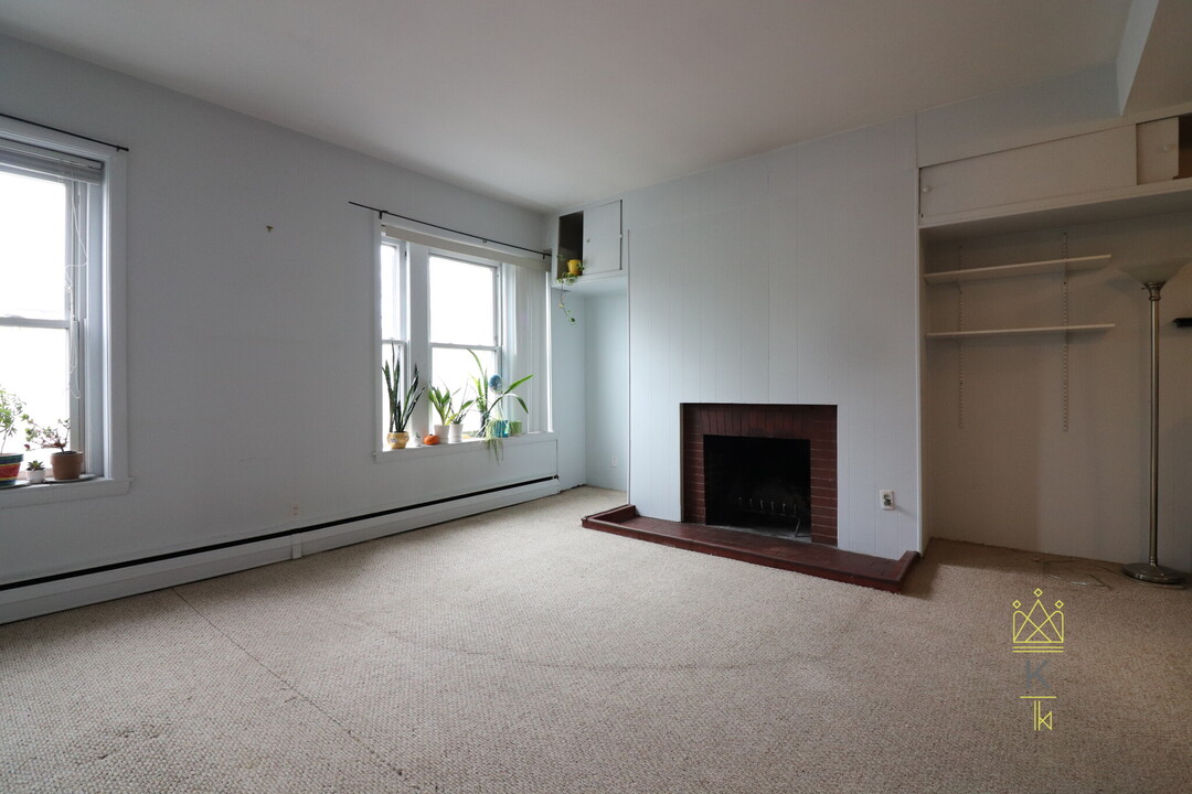 202 Saint Paul St, Unit 31 in Brookline, MA - Building Photo