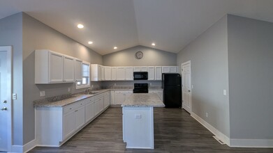 2018 Parkside Ct in Milan, IL - Building Photo - Building Photo