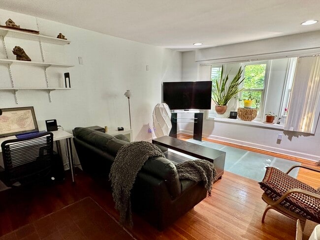 237 Mt Auburn St in Cambridge, MA - Building Photo - Building Photo