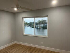 662 Yardarm Dr in Apollo Beach, FL - Building Photo - Building Photo
