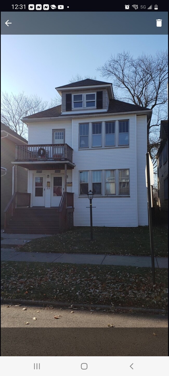 1021 Wayburn St Rentals in Grosse Pointe, MI