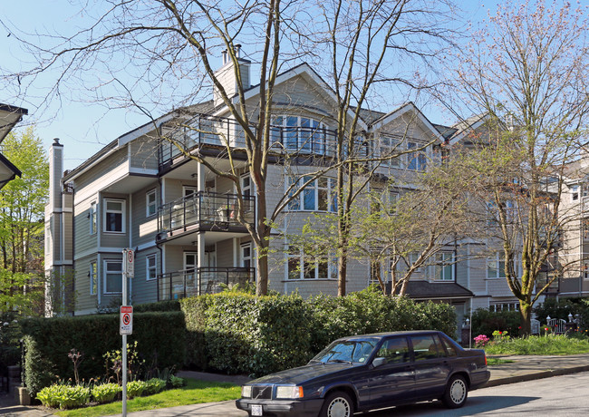 Oakwood West in Vancouver, BC - Building Photo - Primary Photo