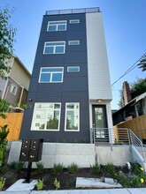 Iris Apts 6B3.5B is Now Leasing! in Seattle, WA - Foto de edificio - Building Photo