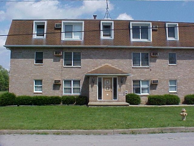 351 Kendall Ave, Unit 1 in Campbell, OH - Building Photo