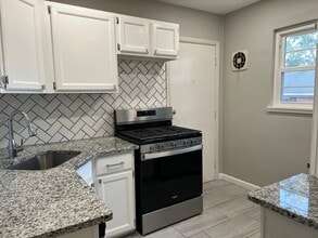 3660 Peachtree Rd NE in Atlanta, GA - Foto de edificio - Building Photo