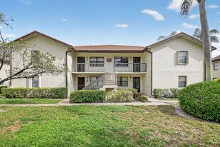 7657 Tahiti Ln in Greenacres, FL - Building Photo