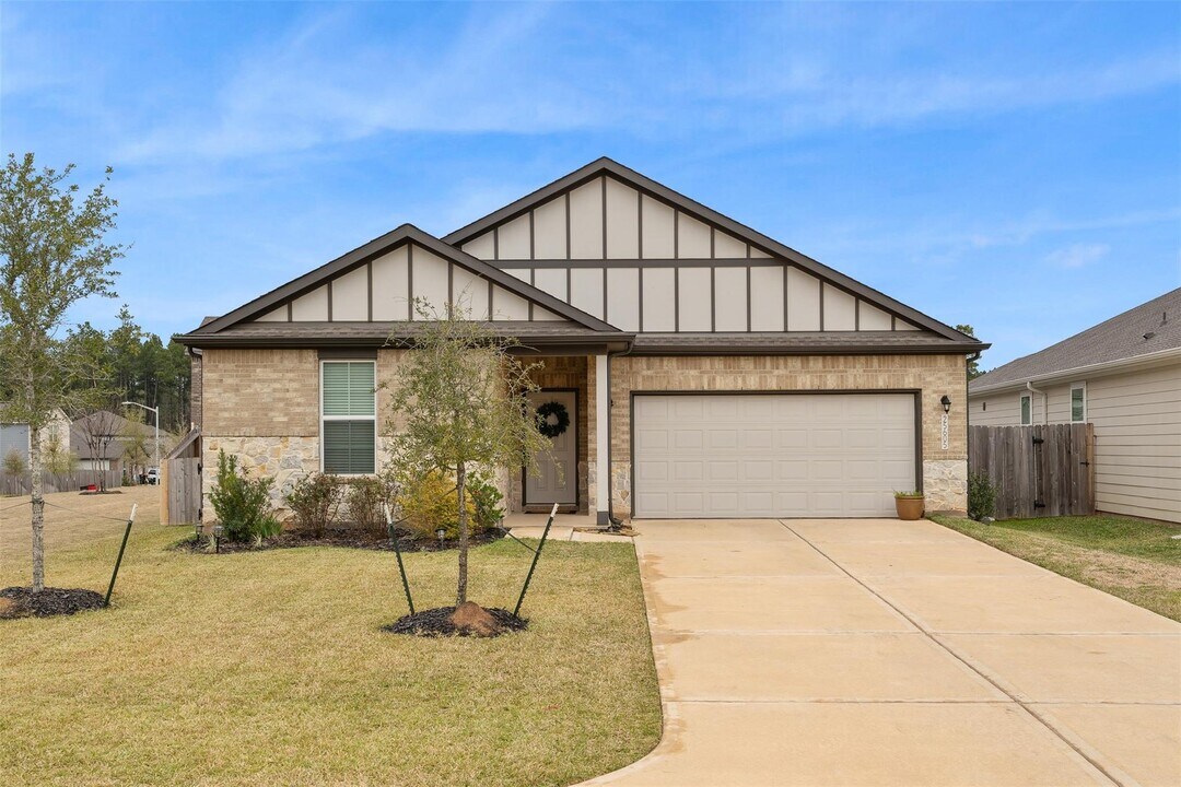 25605 Microstar Wy in Montgomery, TX - Building Photo