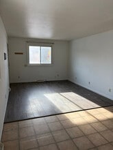 36564 Bismark Rd in New Boston, MI - Foto de edificio - Building Photo