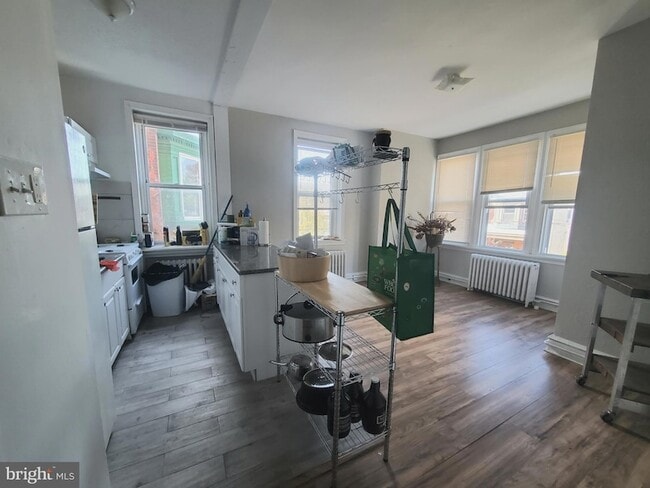 4960 Chestnut St, Unit 2 in Philadelphia, PA - Building Photo - Building Photo