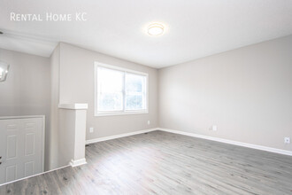 1212 E Cothrell St in Olathe, KS - Building Photo - Building Photo