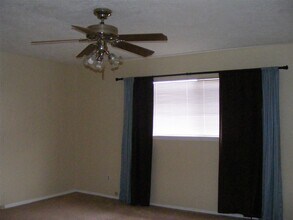 7037 Chasewood Dr in Missouri City, TX - Building Photo - Building Photo