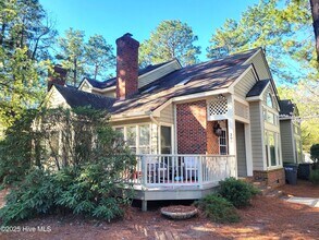 302 Hampton Dr in Pinehurst, NC - Building Photo - Building Photo