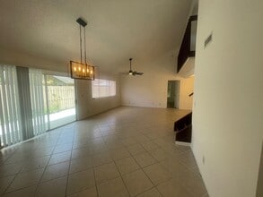 121 Maplecrest Cir in Jupiter, FL - Foto de edificio - Building Photo