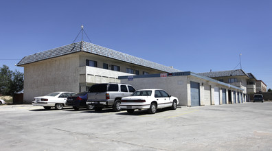 15615 Tokay St in Victorville, CA - Foto de edificio - Building Photo