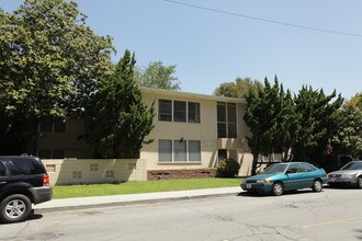 Park Estates Plaza Apartments in Long Beach, CA - Building Photo - Building Photo