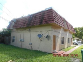 1651 SW 40th Terrace-Unit -# 1 in Fort Lauderdale, FL - Building Photo - Building Photo